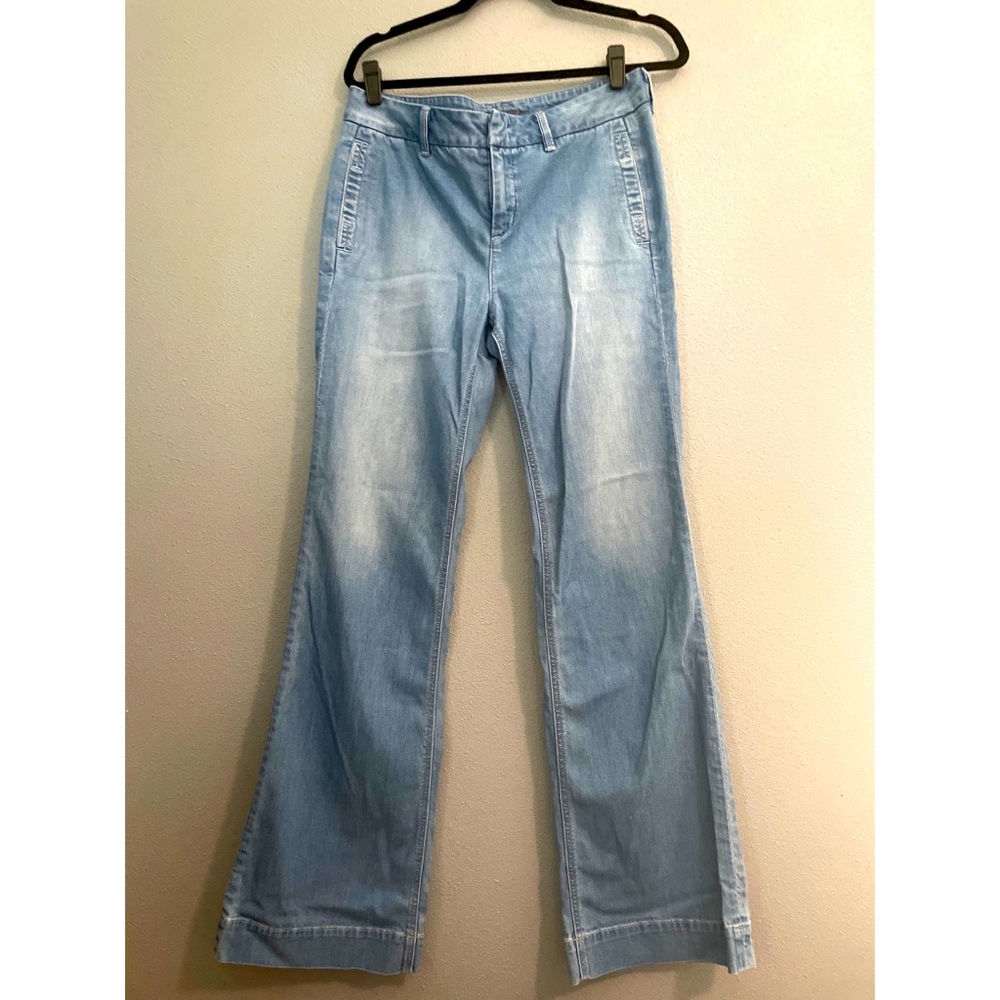 Anthropologie Level 99 Light Washed Flair Jeans, size 29